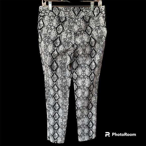 Jennifer & Grace Pull On Snakeskin Print Ankle Crop Pants Womens M Black White - Picture 1 of 4